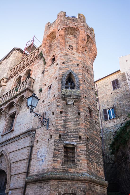Loreto Aprutino Centro storico Shutterstock.com 