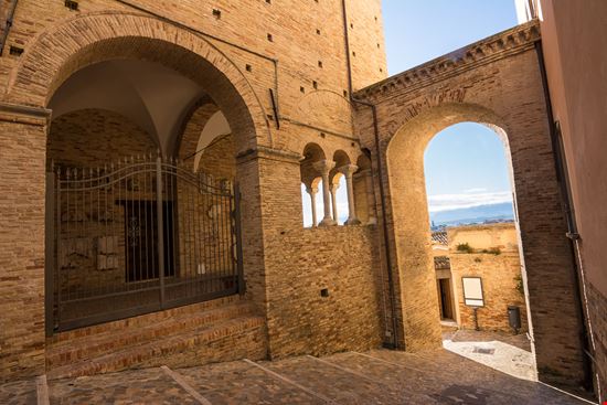 Loreto Aprutino Centro storico Shutterstock.com 