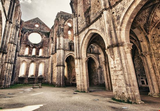 Abbazia di San Galgano Abbazia di San Galgano pisaphotography - Shutterstock.com pisaphotography