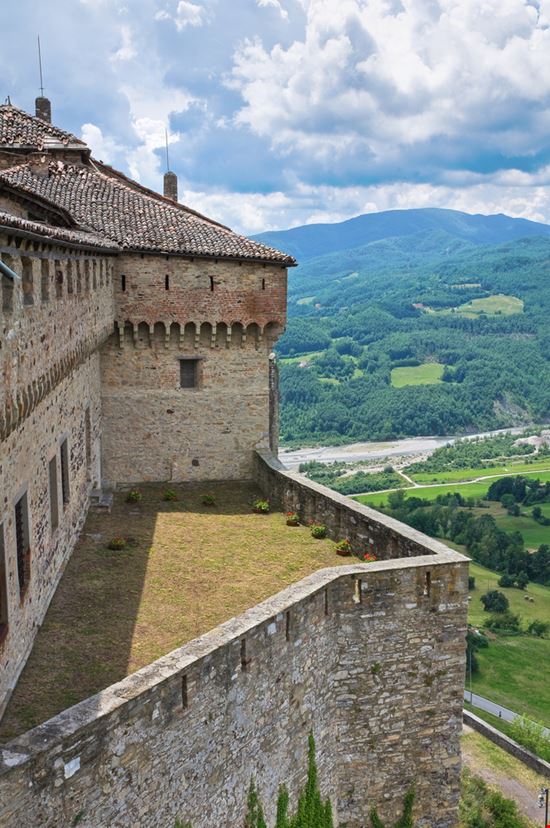 Bardi Castello Miti74 / Shutterstock.com 