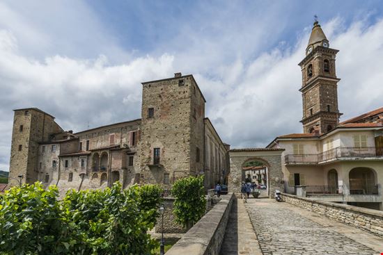 Monastero Bormida Monastero Bormida Daan Kloeg / Shutterstock.com Daan Kloeg / Shutterstock.com