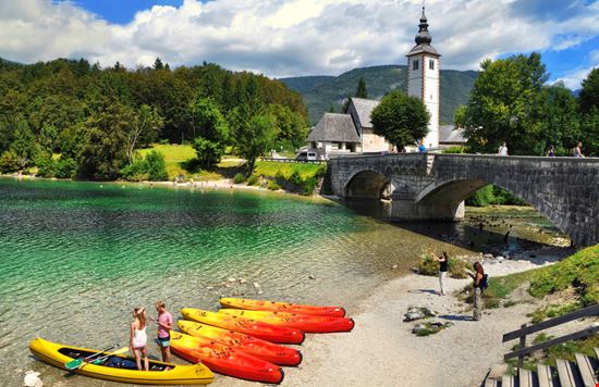 Lago di Bohinj Lago di Bohinj Minoli / Shutterstock.com Minoli / Shutterstock.com