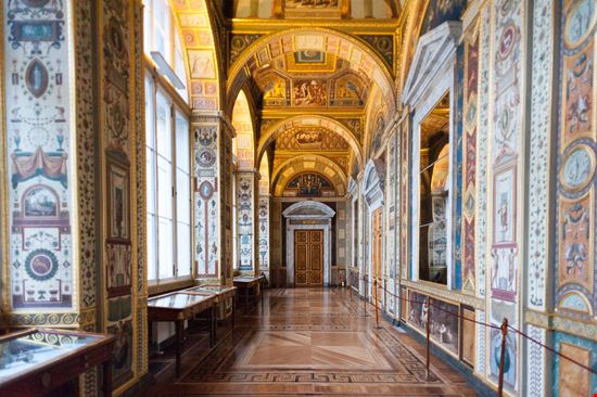 San Pietroburgo Hermitage Anton_Ivanov / Shutterstock.com 