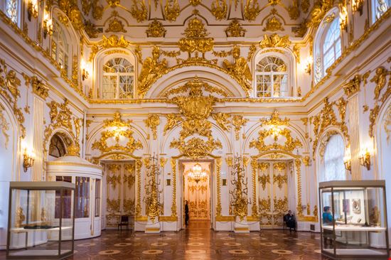San Pietroburgo Hermitage Anton_Ivanov / Shutterstock.com 
