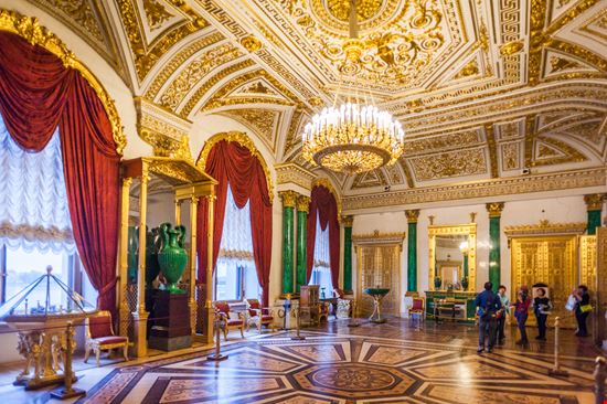 San Pietroburgo Hermitage Anton_Ivanov / Shutterstock.com 