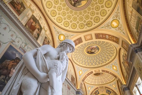 San Pietroburgo Hermitage Sergey_Bogomyako / Shutterstock.com 