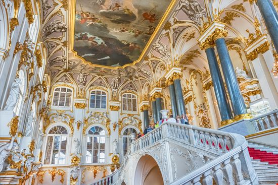 San Pietroburgo Hermitage Marco Rubino / Shutterstock.com 