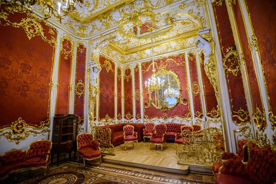 San Pietroburgo Hermitage red-feniks / Shutterstock.com 