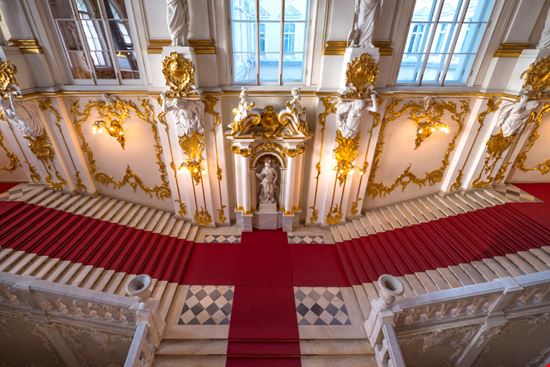 San Pietroburgo Hermitage pio3 / Shutterstock.com 