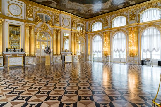 San Pietroburgo Hermitage elesi / Shutterstock.com 