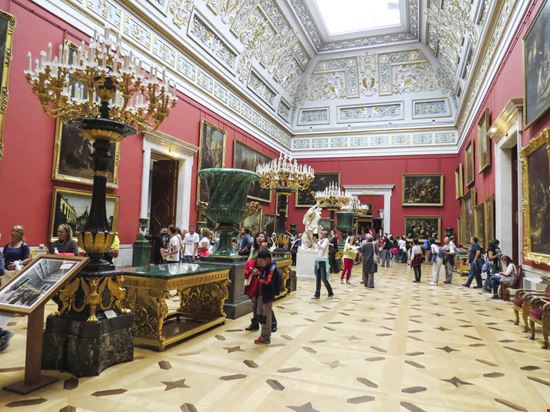 San Pietroburgo Hermitage RICIfoto / Shutterstock.com 