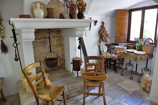 Trullo sovrano Trullo sovrano maudanros / Shutterstock.com 