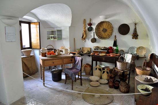 Trullo sovrano Trullo sovrano maudanros / Shutterstock.com 