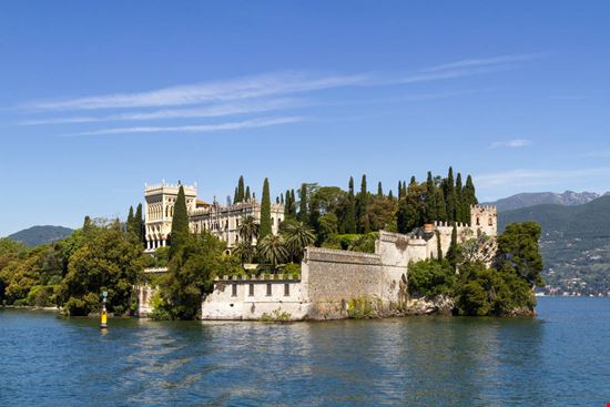 Isola del Garda Isola del Garda Shutterstock.com 