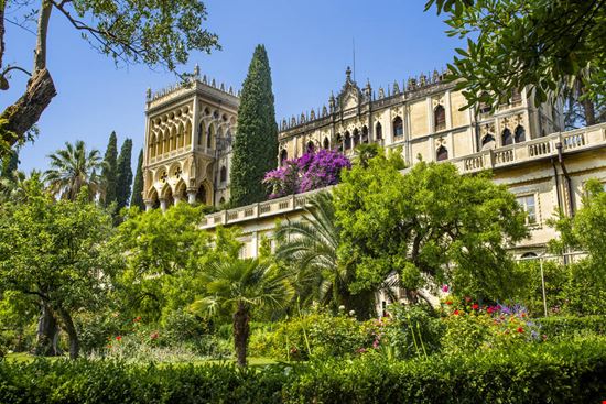 Isola del Garda Isola del Garda WeronikaH / Shutterstock.com 
