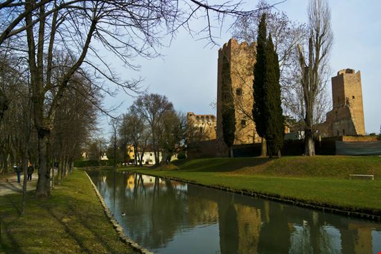 Rocca Rocca LIeLO - Shutterstock.com 
