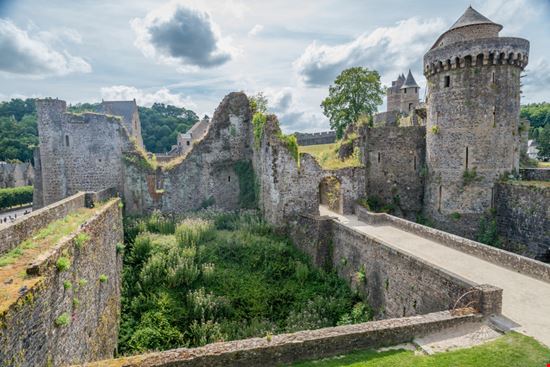 Castello di Fougères Castello di Fougères Adam Wrobel / Shutterstock.com 