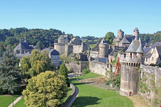Castello di Fougères Castello di Fougères jennyt - Shutterstock.com 
