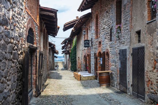 Candelo Ricetto di Candelo Michele Vacchiano / Shutterstock.com 