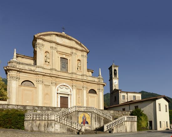 Chiesa di San Zenone Chiesa di San Zenone hal pand - Shutterstock.com 