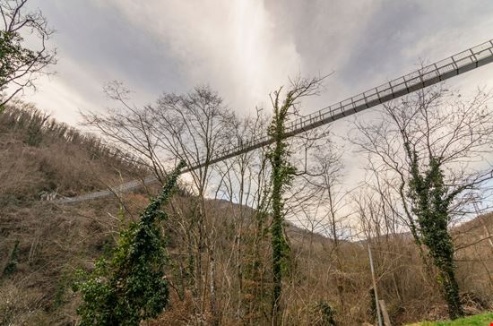 San Marcello Pistoiese Ponte Sospeso Giado - Shutterstock.com 