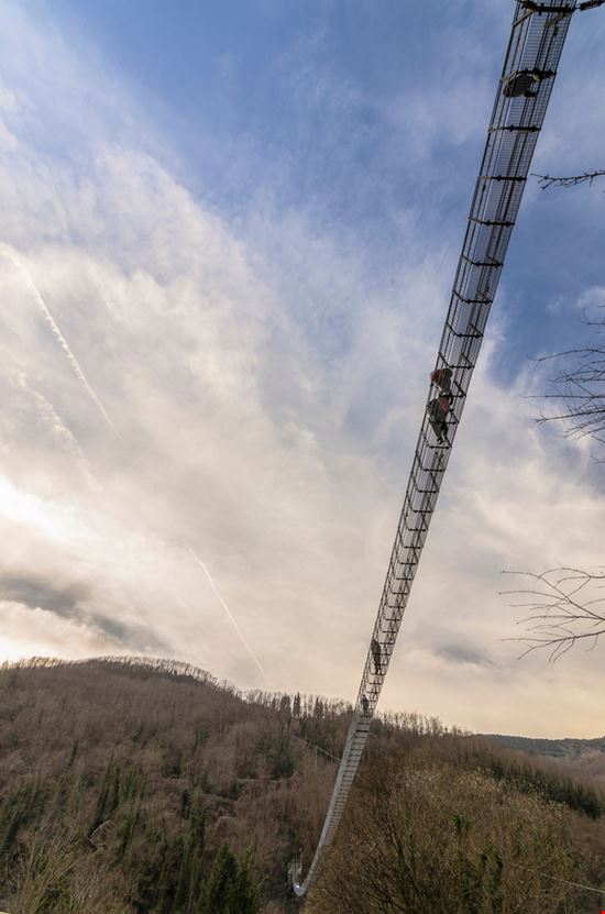 San Marcello Pistoiese Ponte Sospeso Giado - Shutterstock.com 