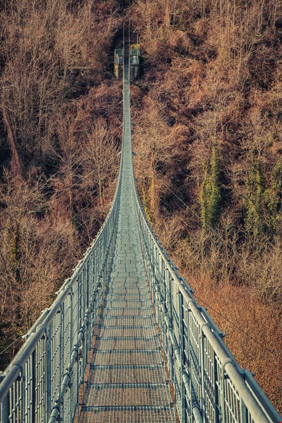 San Marcello Pistoiese Ponte Sospeso carlo deviti - Shutterstock.com 