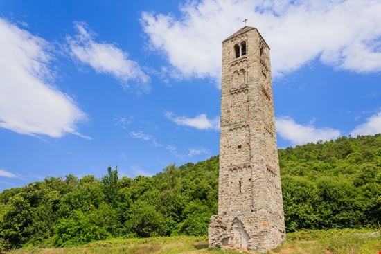 Il Ciucarun Il campanile simbolo del borgo fantasma tennis - Shutterstock.com 