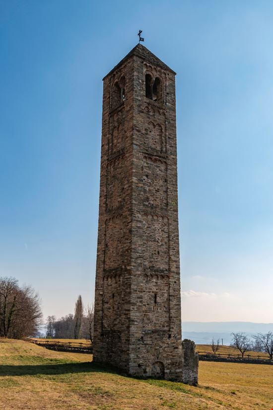Il Ciucarun Il campanile simbolo del borgo fantasma Roberto Giachino - Shutterstock.com 