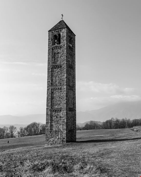 Il Ciucarun Il campanile simbolo del borgo fantasma Roberto Giachino - Shutterstock.com 