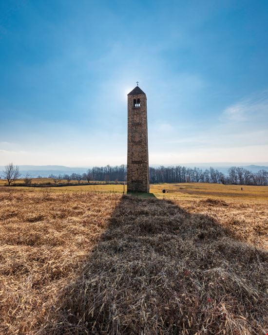 Il Ciucarun Il campanile simbolo del borgo fantasma Roberto Giachino - Shutterstock.com 