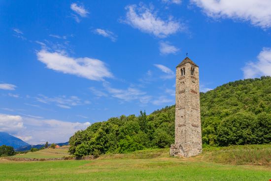 Il Ciucarun Il campanile simbolo del borgo fantasma tennis - Shutterstock.com 