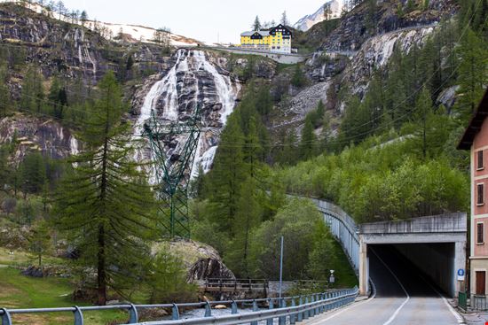 Cascate del Toce Le cascate liberty del Piemonte 54115341 / Shutterstock.com 