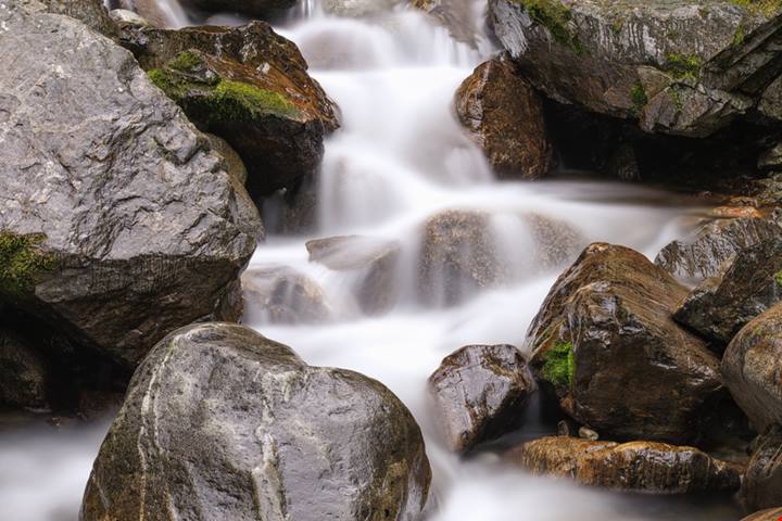 Dall'Umbria all'Alto Adige: viaggio lungo lo Stivale tra le 15 cascate più belle d'Italia