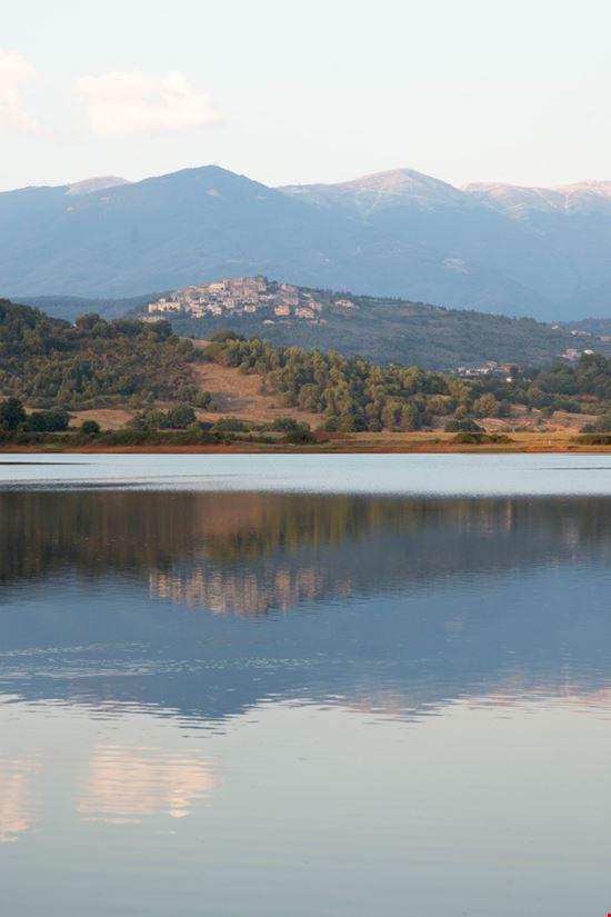 Lago di Canterno Scatti del lago ste77 - Shutterstock.com 