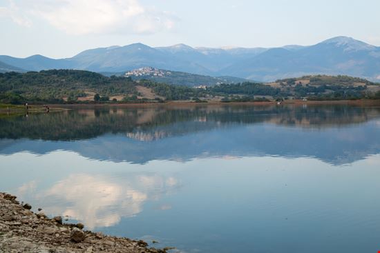 Lago di Canterno Scatti del lago ste77 / Shutterstock.com 