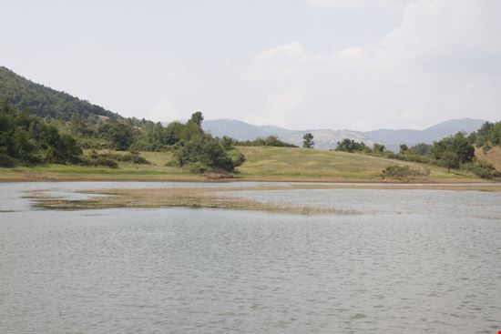 Lago di Canterno Scatti del lago Serena_Fr - Shutterstock.com 