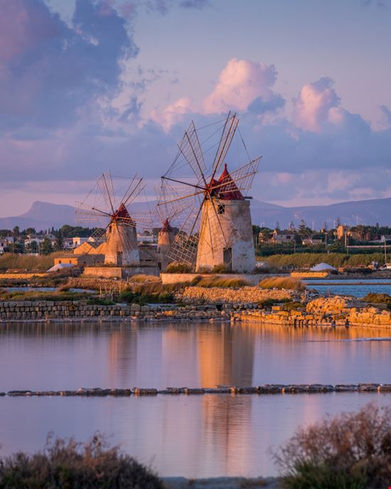Trapani Le saline e i mulini Stefano_Valeri - Shutterstock.com 