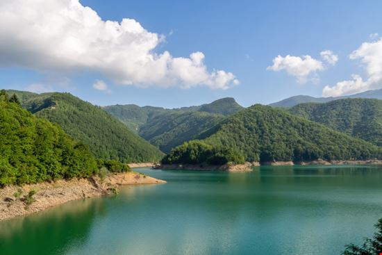 lago di vagli Il lago del mistero in Garfagnana Sarah2 - Shutterstock.com 