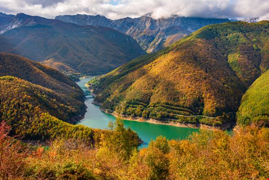 lago di vagli Il lago del mistero in Garfagnana Sarah2 - Shutterstock.com 