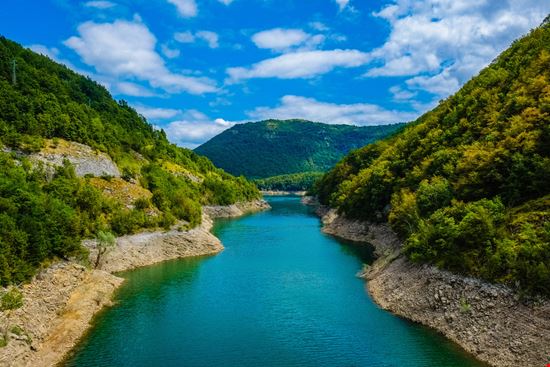 lago di vagli Il lago del mistero in Garfagnana Alessio Catelli - Shutterstock.com 