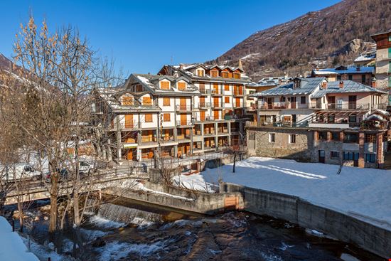 Limone Piemonte Limone Piemonte Rostislav Glinsky - Shutterstock.com 