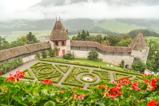 Castello di Gruyères Castello di Gruyères Lindsay Snow / Shutterstock.com 