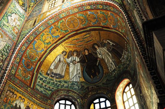 Ravenna Basilica di San Vitale stock.adobe.com 