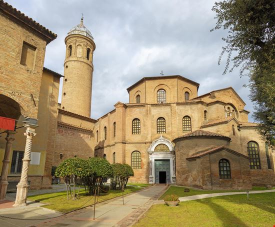 Ravenna Basilica di San Vitale stock.adobe.com 