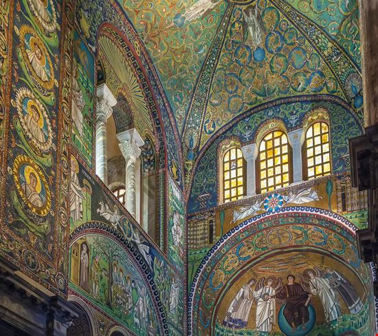 Ravenna Basilica di San Vitale stock.adobe.com 