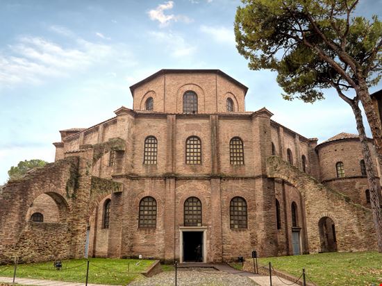 Ravenna Basilica di San Vitale stock.adobe.com 