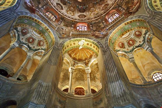 Ravenna Basilica di San Vitale stock.adobe.com 