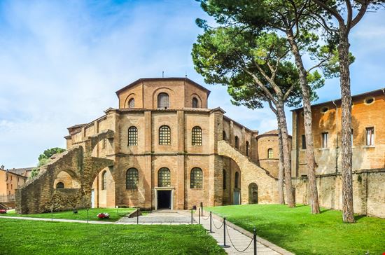Ravenna Basilica di San Vitale stock.adobe.com 