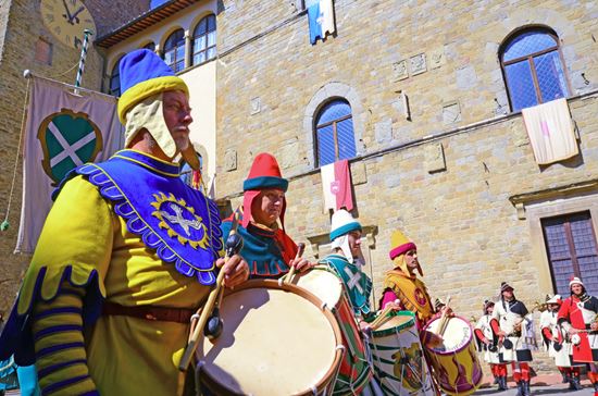 Giostra del Saracino Giostra del Saracino maudanros / Shutterstock.com 